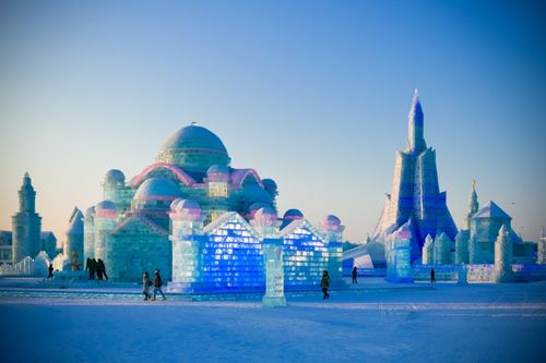 (哈尔滨市内冰雪乐园)探索哈尔滨冰雪乐园：冬日乐园中的精彩世界