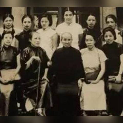 探索300英雄学院都市合区的全新玩法与挑战：全面解析游戏特色与策略