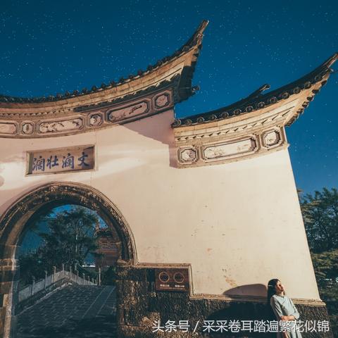 (纯音乐《星空》净化心灵的乐曲)《星空》纯音乐：让心灵沉浸在宁静星空下的旋律与梦境中