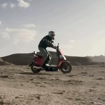 比亚迪成功下线第1000万辆车，标志着中国电动车行业的重要里程碑与飞跃